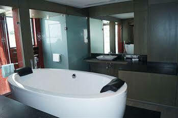 Xandari Harbour Hotell Kochi Exteriör bild